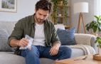 Как убрать жвачку c одежды: проверенные методы для разных типов тканей
