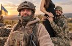 Военный Вицик станет отцом: блогер и защитник показал трогательные фото с женой