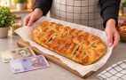 Вечеря на двох за 150 гривень: рецепт курки з грибами та сиром у листковому тісті