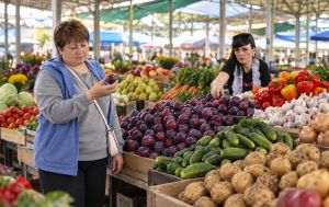 В Украине дорожают огурцы, картофель и сливы: актуальные цены на рынке на этой неделе