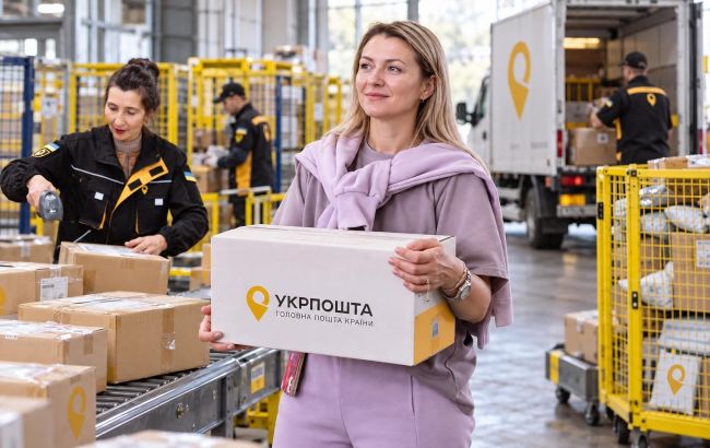 Чи затримуються посилки? "Укрпошта" розповіла, чи вплинули обстріли на доставку