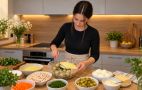 Маринованные шампиньоны и нежная начинка: пошаговый рецепт приготовления салата "Грибная поляна"