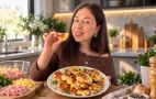 Як приготувати соковиті курячі котлетки з ананасом і сиром: відеорецепт від дієтолога Радісної