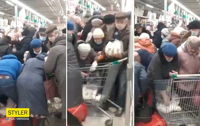 В РФ сахарный апокалипсис. Покупатели устраивают массовые битвы за "белый порошок"