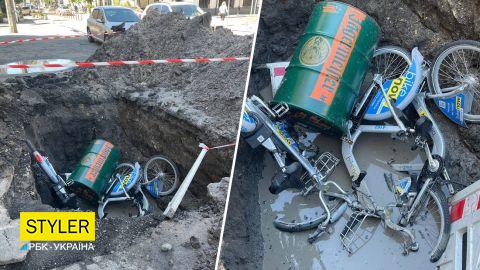 У Києві вандали закидали яму після комунальників прокатними велосипедами (фото)