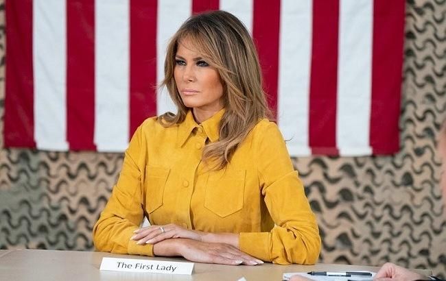 Джинсы и балетки: Мелания Трамп засветилась в наряде в стиле кэжуал