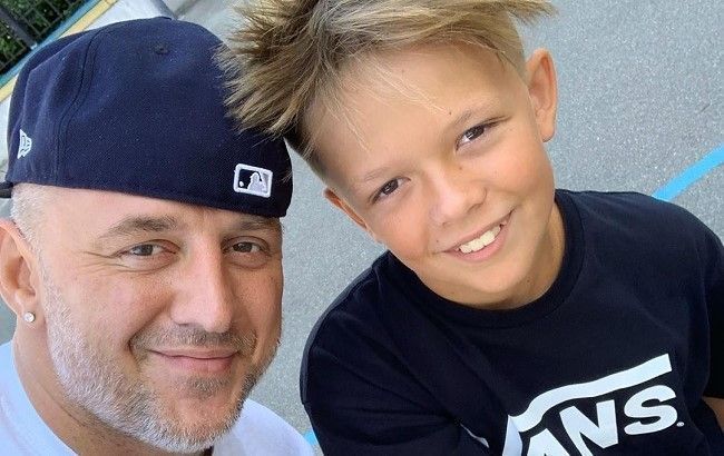 "Люблю тебя": Потап с сыном умилили сеть семейным праздничным дуэтом