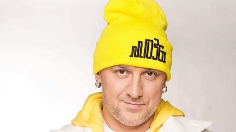 "Голенький на кухне": Потап зачитал поздравительный реп для украинок