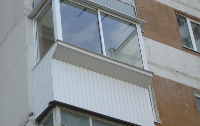 В Киеве в Деснянском районе с шестого этажа выпал ребенок