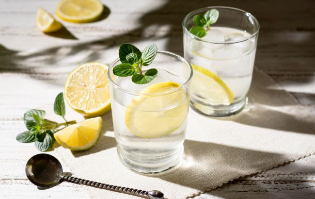 Ось що відбувається з організмом, коли ви щодня п'єте воду з лимоном