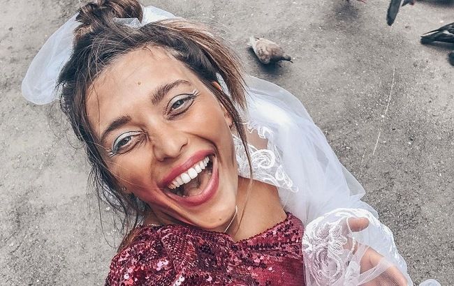 Научили мама и тетя: Регина Тодоренко удивила хулиганским репертуаром (видео)