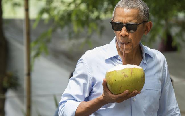 Барак Обама полетів на острови для написання мемуарів