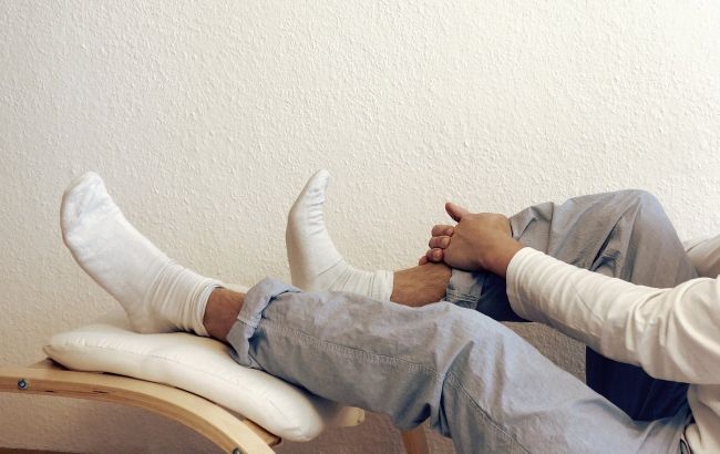 Спати в шкарпетках дуже шкідливо для здоров'я: лікарі назвали причини