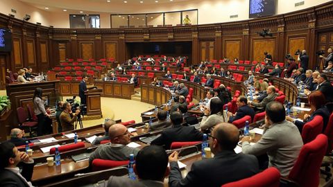 У парламенті Вірменії сталася бійка між депутатами від опозиції і влади