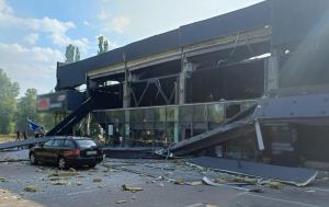 Понад 10 поранених, серед загиблих - дитина: що відомо про удар по АТБ в Чернігові