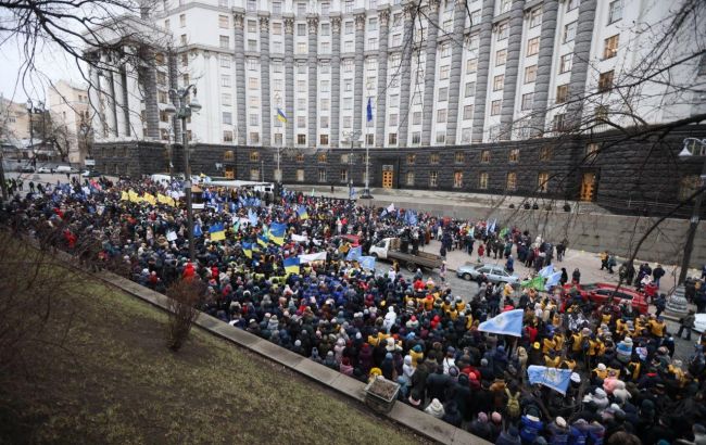 У центрі Києва перекрили рух через акцію протесту