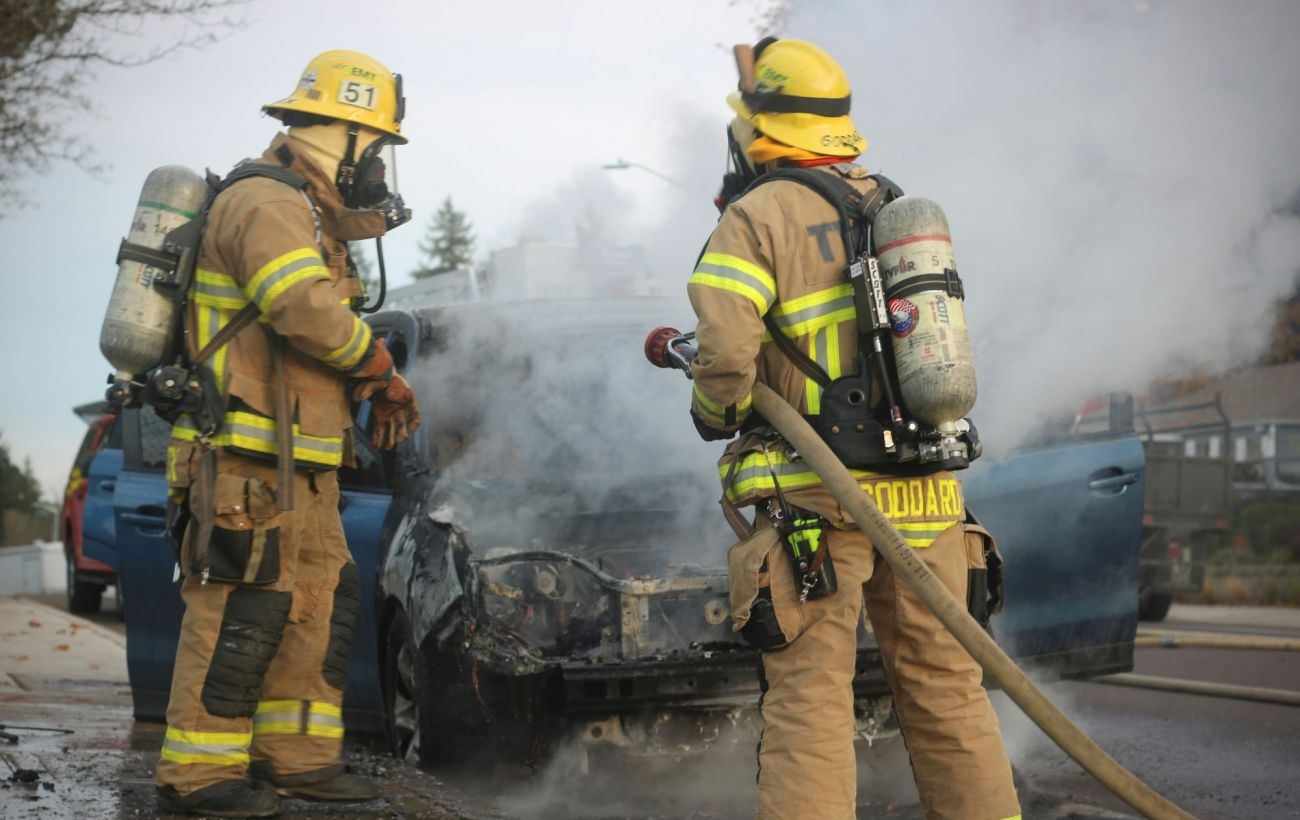 Пожежа в авто: що робити у перші 60 секунд, чек-лист для водія