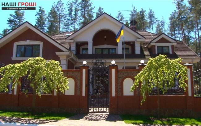 Соседи Юрия Луценко незаконно застраивают лес на Киевщине