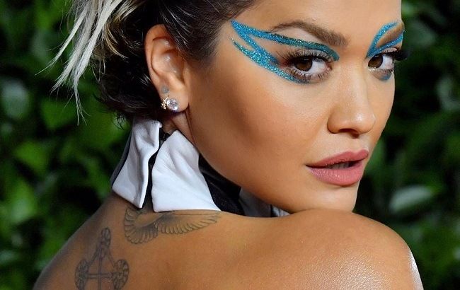 Відома співачка блищить в Лондоні у вбранні від українського бренду FROLOV