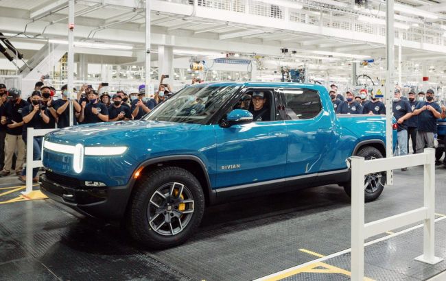 Випереджаючи Теслу: Rivian запустив в серію електричний пікап R1T