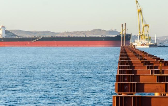 "Удар в спину!": турецкое судно протаранило российский мост в Крым