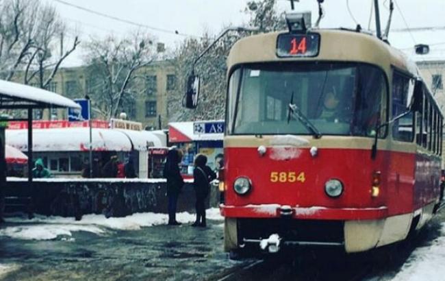 Киевляне массово жалуются на дикий холод в коммунальном транспорте