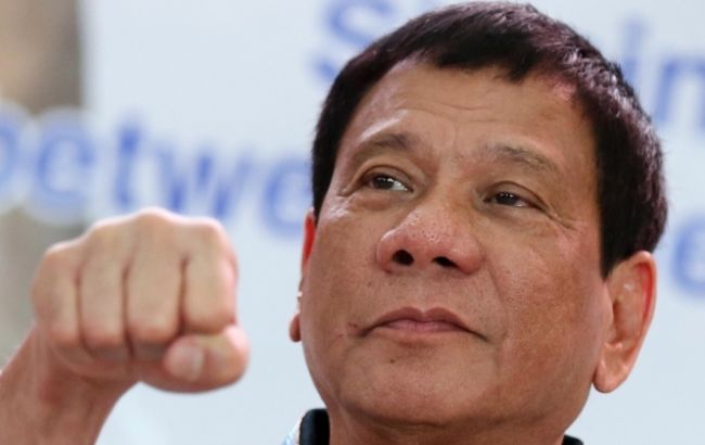 Президент Філіппін обіцяє скидати корумпованих чиновників з вертольота