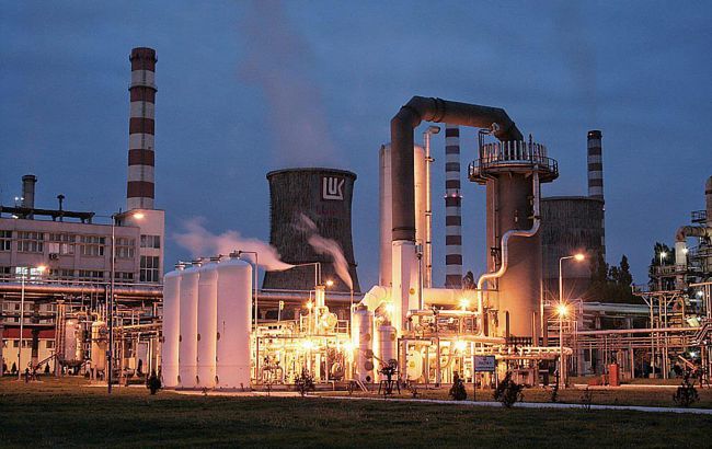 В Румынии произошел взрыв на НПЗ "Лукойл": есть пострадавший