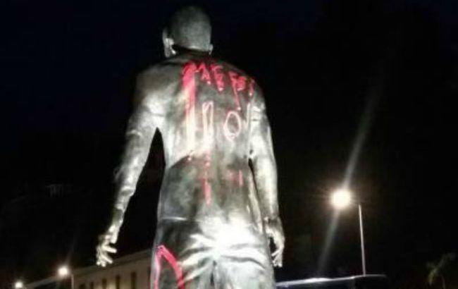 Хулиганы испортили статую Роналду в столице Мадейры