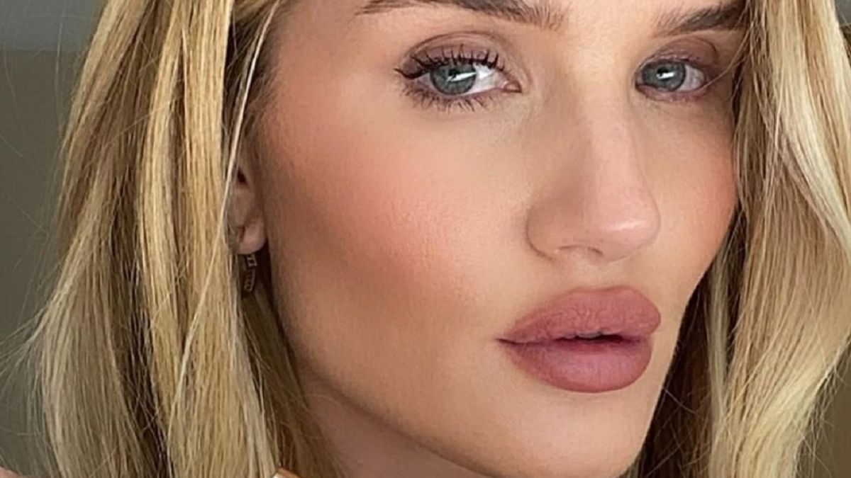 Активний і велелюбний: Роузі Хантінгтон-Уайтлі зачарувала рідкісними фото 3-річного сина від Джейсона Стетхема