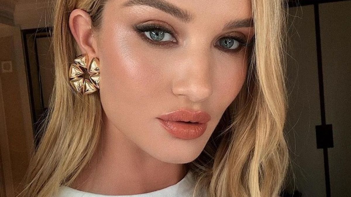 Взять на заметку: Роузи Хантингтон-Уайтли демонстрирует любимые вещи и учит их сочетать