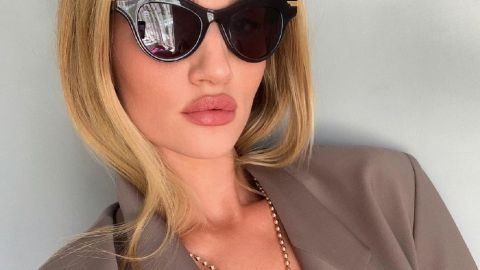 Безупречна: Роузи Хантингтон-Уайтли показала, как носить самое модное платье зимы