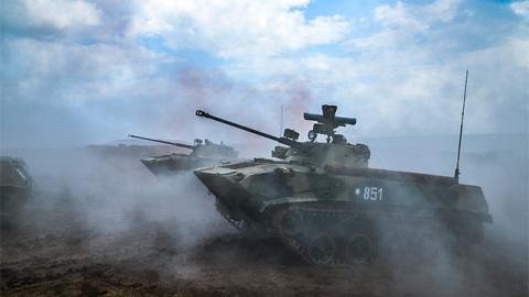 Вблизи украинской границы заметили колонну российской военной техники (видео)