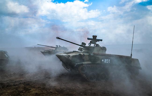 Вблизи украинской границы заметили колонну российской военной техники (видео)