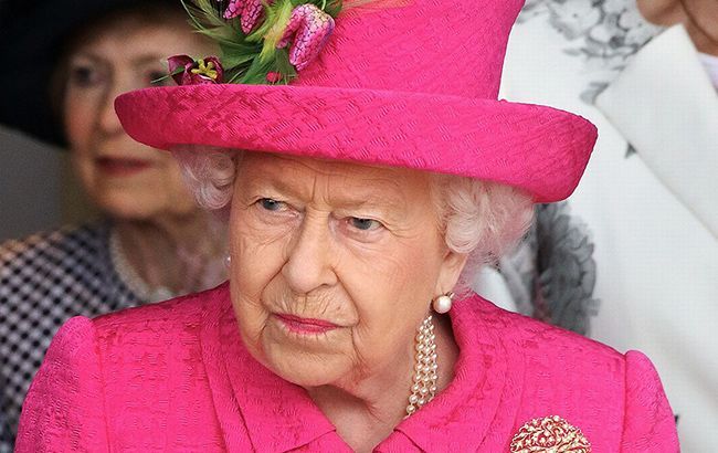 Королева Елизавета II в ярости: она созвала потомков на совещание