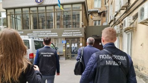 ГФС проводит обыски в департаменте земельных ресурсов КГГА