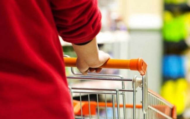 Роздрібна торгівля в Україні трохи сповільнила падіння, - Держстат