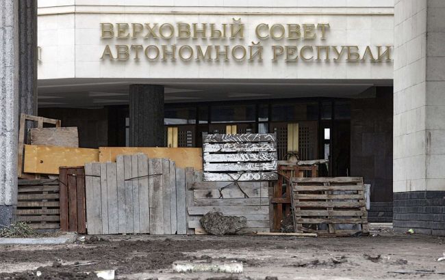 Бойовика, що штурмував будівлю ВР Криму, повідомили про підозру