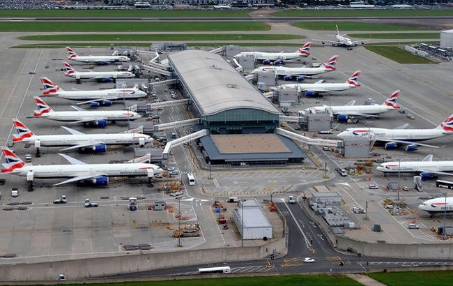 Вылеты из лондонского аэропорта приостановили из-за беспилотника