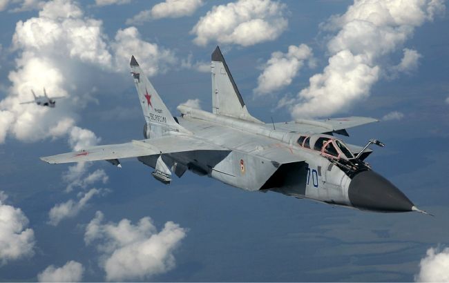 В Беларуси уже в третий раз за сегодня взлетел МиГ и российский самолет-разведчик
