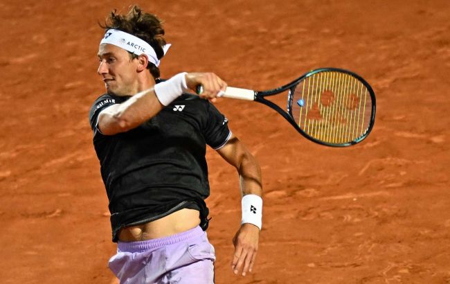 Прошлогодний финалист French Open оформил выход в полуфинал мэйджора