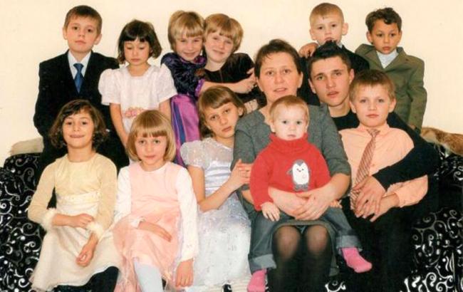 Секрет счастья: в Ровенской области муж и жена воспитывают 16 детей
