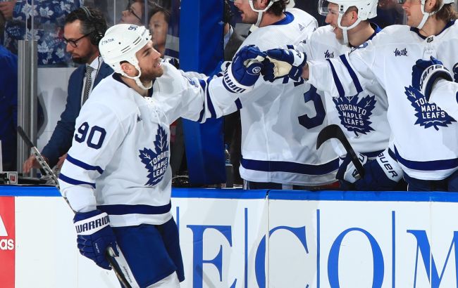 Форвард "Торонто" сделал хет-трик и возглавил топ-3 звезд вечера НХЛ: видео