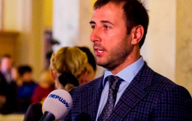 Нацбанк, незважаючи на вимогу МВФ, залишився підзвітним Президентові і Раді, - нардеп