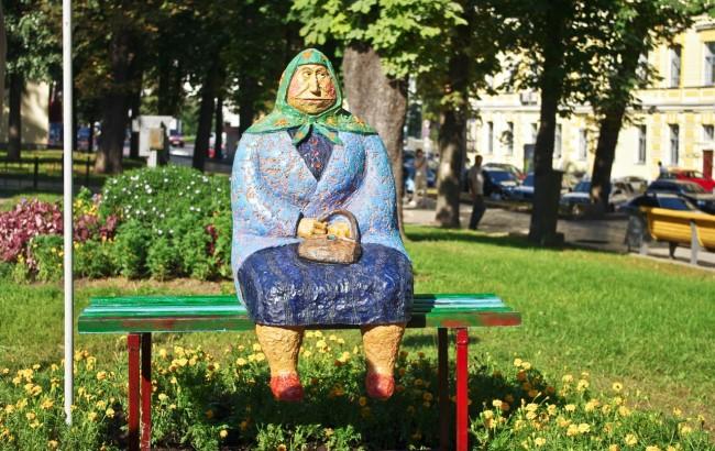"Садомазолавочки": в киевском сквере установили арт-скамейки