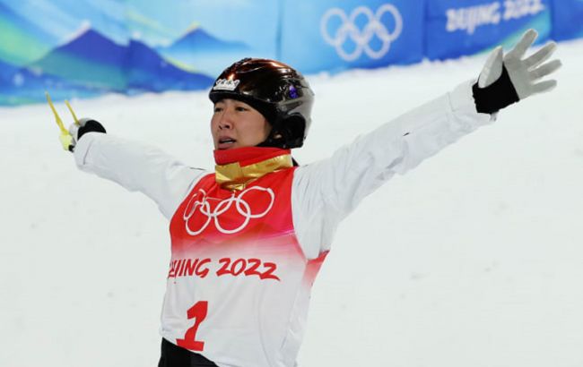 Олимпиада-2022: китаянка выиграла "золото" в лыжной акробатике
