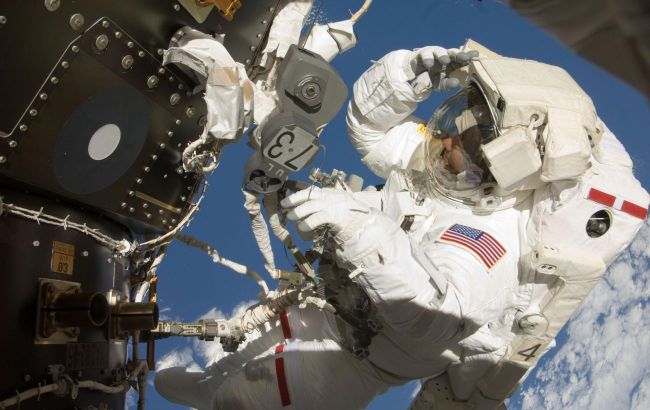 Астронавти МКС сховалися в кораблі через загрозу зіткнення з космічним сміттям