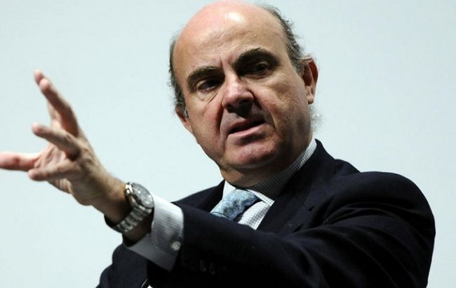 Греция имеет право попросить третий пакет спасения страны, - министр экономики Испании