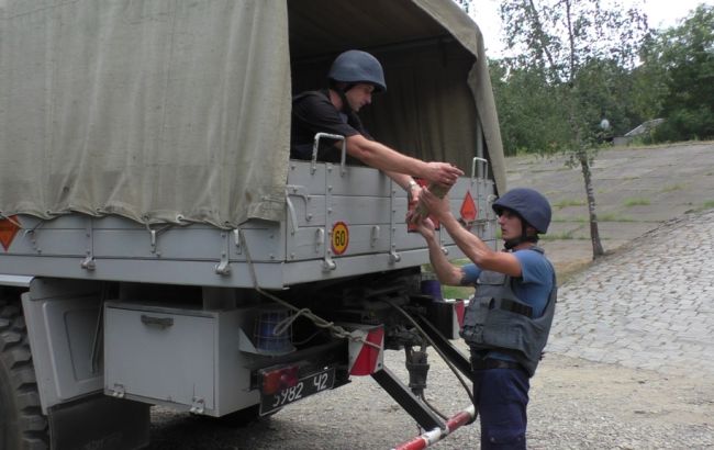 В Донецкой области пиротехники изъяли более 200 боеприпасов