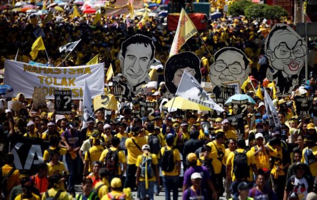 Тысячи малайзийцев вышли на антиправительственный протест в Куала-Лумпуре